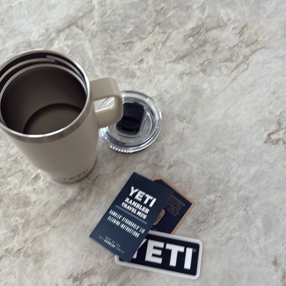 YETI RAMBLER 20 OZ TRAVEL MUG
WITH STRONGHOLD LID CAPE TAUPE - Picture 14 of 14